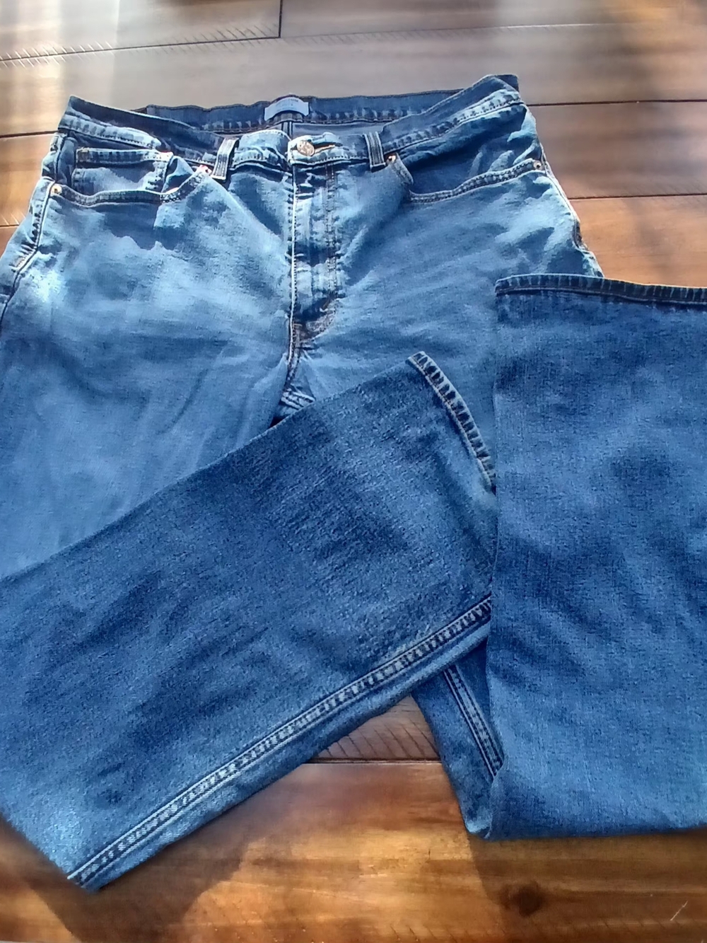 Levi's Men's Straight Jeans in Medium-Dark Blue